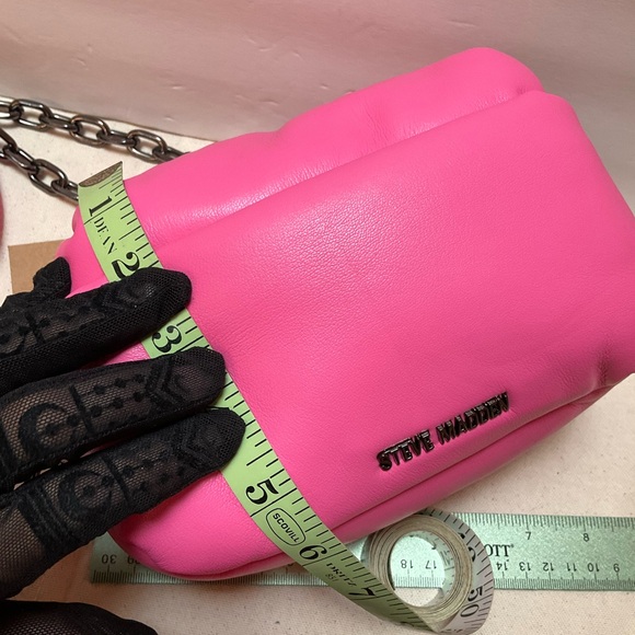 NWT Steve Madden HOT PINK Soft puffy Camera Crossbody - Picture 5 of 13